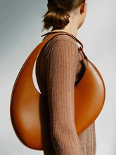 Crescent-Shaped Oval Bag 179