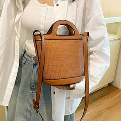 Elegante Bolso Bandolera De Polipiel 27