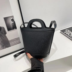 Elegante Bolso Bandolera De Polipiel 27